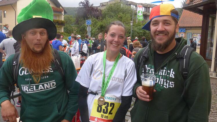 Kathrin Schmitt mit ihren "Irischen Kobolden" Sebastian Schuhmann, und Nick Freisinger. Foto: Carmen Schwind