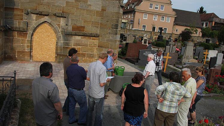 Das Westportal als behinderter-gerechter Zugang muss von der Kirchenstiftung noch erledigt werden.