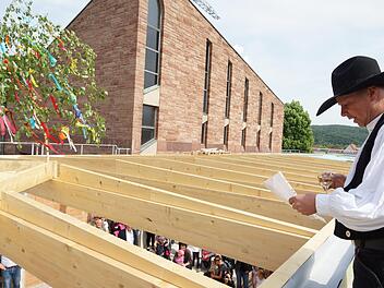 Edgar Ehrenfels trägt seinen Richtspruch vor.Foto: Arkadius Guzy