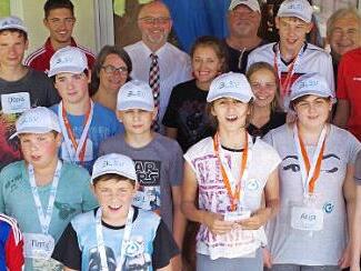 Glückliche und erfolgreiche Schüler der Renate-Döring-Schule in Kronach, die das Deutsche Sportabzeichen meisterten.  Foto: K.- H. Hofmann