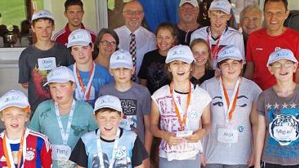 Glückliche und erfolgreiche Schüler der Renate-Döring-Schule in Kronach, die das Deutsche Sportabzeichen meisterten.  Foto: K.- H. Hofmann