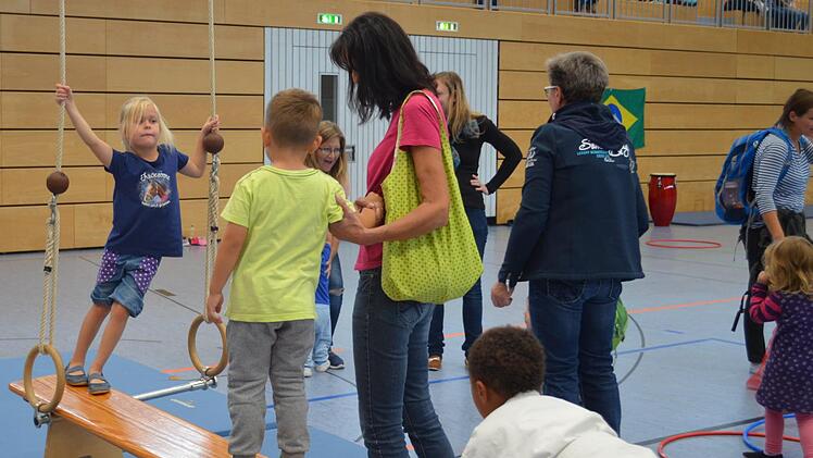 Ob an Mamas Hand oder alleine: Das Mitmachfest gab die Möglichkeit, einen sportlichen Nachmittag mit einander zu verbringen.