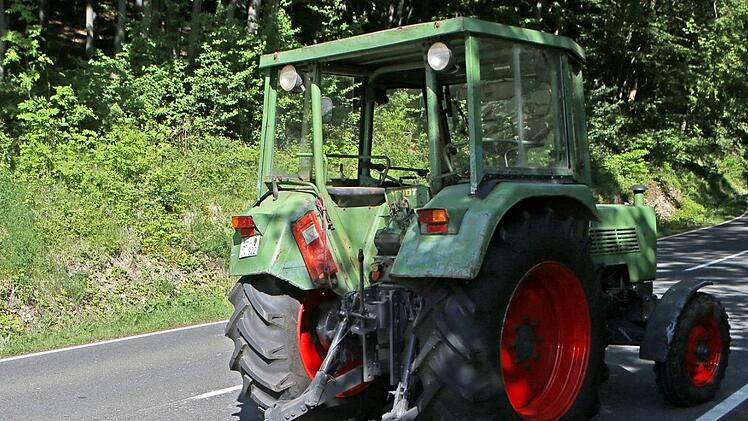 In Wiesenthau fiel ein elfj&auml;hriger Junge von einem Traktor. Er war mit seinem Vater unterwegs. Symbolfoto: News5/Herse