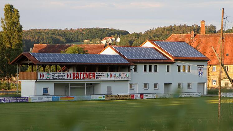 Das Sportgelände mit Sportheim des 1. FC Rentweinsdorf an der Treinfeldsmühle
