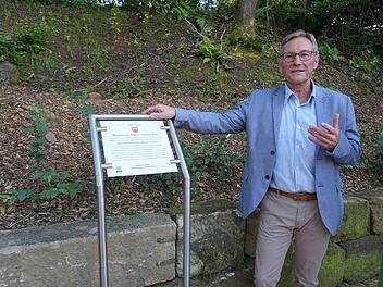 Zeitlofs langjähriger Bürgermeister Wilhelm Friedrich wurde zum  Altbürgermeister ernannt. Der Rastplatz am Rhön-Express-Bahnradweg wurde  ihm zu Ehren "Bürgermeister-Wilhelm-Friedrich-Platz" genannt.