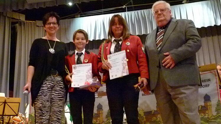 Auszeichnung für junge Nachwuchsmusiker (von links): Stefanie Kramer, Kim Stanscheid, Tini Carl-Kurt, Werner Pörner.