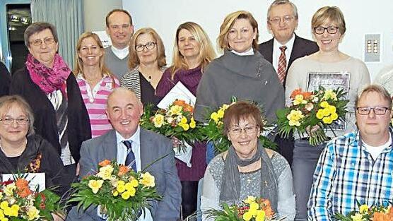 Verdiente Mitarbeiter und der wiedergewählte Vorstand standen im Mittelpunkt der Caritas-Hauptversammlung.
