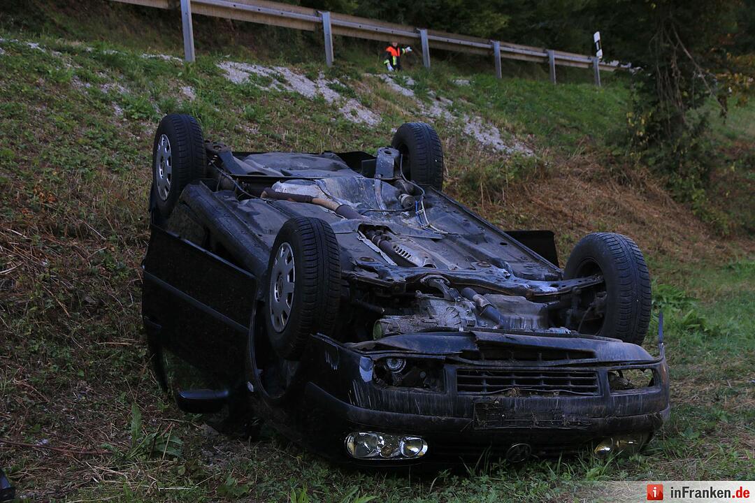 Auto überschlägt sich im Kreis Forchheim