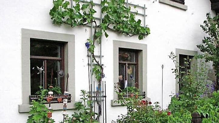 Viele gepflegte Vorgärten und Grünzonen gibt es in Wohnau. Die Bevölkerung dort ist auch bereit, öffentliche Grünflächen zu pflegen. Das ist in dem kleinen Knetzgauer Gemeindeteil schon lange gute Praxis, wie in der Bürgerversammlung am Montagabend deutlich wurde.  Foto: Sabine Weinbeer/Archiv