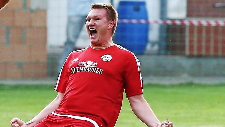 Der "K&ouml;nigstransfer"? Zweifelsohne ist der Wechsel von "Knipser" Tim Knoch vom Bezirksligisten TSV Meeder zum Ligakonkurrenten SC Ebersdorf einer, der f&uuml;r viel Aufsehen gesorgt hat. Der Mittelst&uuml;rmer soll gemeinsam mit seinem bisherigen und k&uuml;nftigen Teamkollegen Tom Thiel (ebenfalls vom TSV Meeder) helfen, dass den Sylvianern in der neuen Saison der Landesliga-Aufstieg gelingt. Foto: Heinrich Wei&szlig;