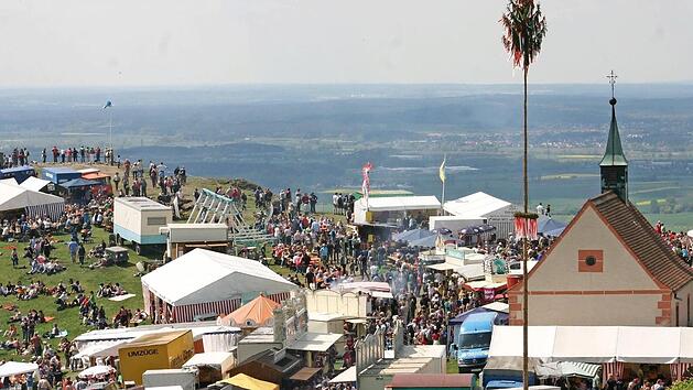 Ab 5. Mai zieht das "Bergfest der Franken" wieder tausende von Besuchern auf das Walberla.