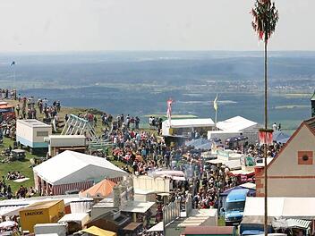 Ab 5. Mai zieht das "Bergfest der Franken" wieder tausende von Besuchern auf das Walberla.
