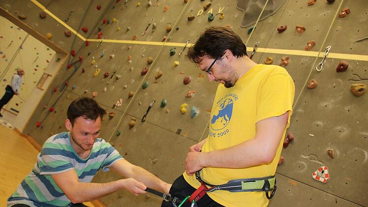 Der DAV hat sein Kletterzentrum umgebaut: In der alten Halle gibt es nun mehr Boulder-Wände. Foto: Ralf Ruppert