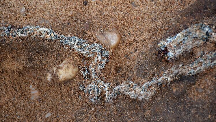 Archäologen mit historischem Fund in Franken: mysteriöses Grab gibt Rätsel auf