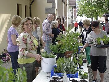 Als vollen Erfolg verbuchte der Obst- und Gartenbauverein seine erste Pflanzentauschbörse im vorigen Jahr. Auch heuer sind Pflanzenfreunde zum Tausch eingeladen. Foto: Archiv/Winfried Ehlling