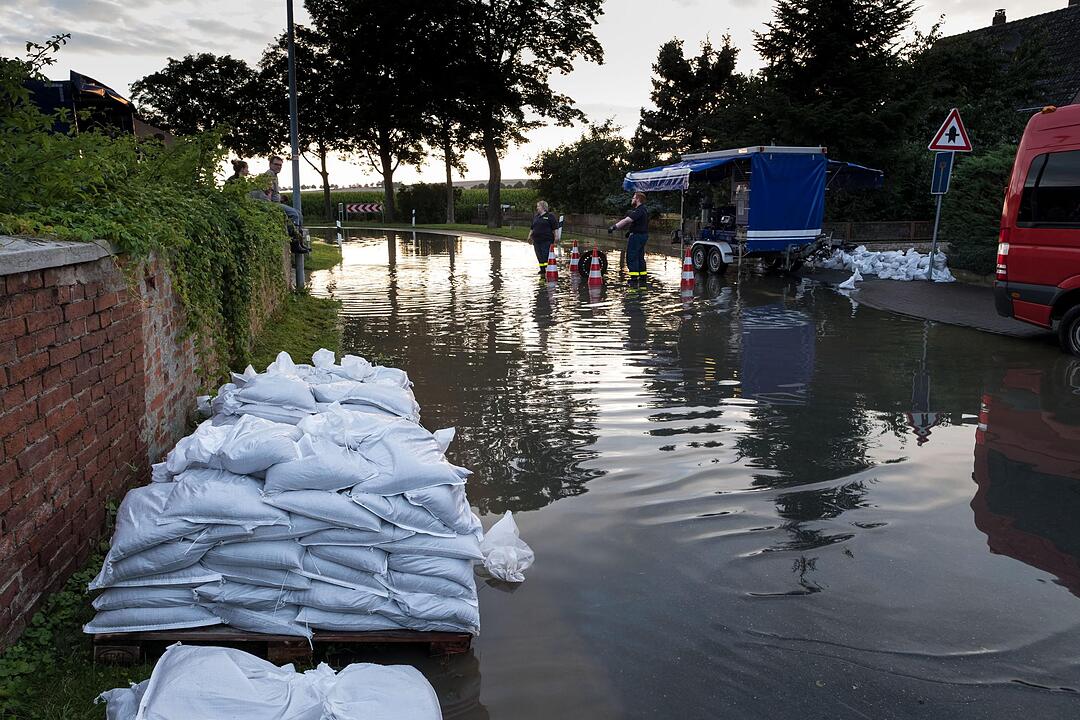 Hochwasser in Deutschland: Der Kampf gegen die Fluten