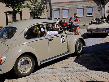 Oldtimertreffen auf dem Sulzthaler Dorfplatz.  Gerd Schaar