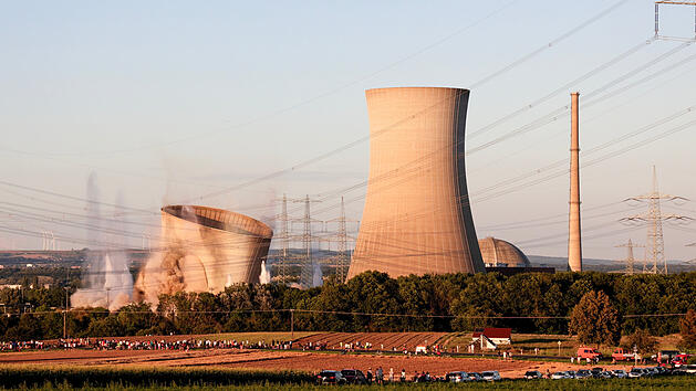 Sprengung der K&uuml;hlt&uuml;rme des AKW Grafenrheinfeld