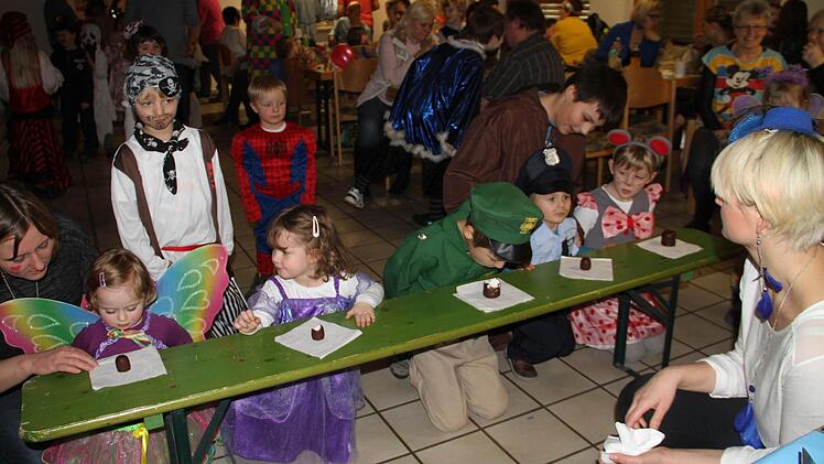 Viel Spaß auch beim Schokokuss-Essen Foto: Gerda Völk