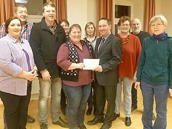 &Uuml;ber eine Spende von 4155,50 Euro durfte sich der Kindergarten "Unterm Regenbogen" freuen. Foto: privat