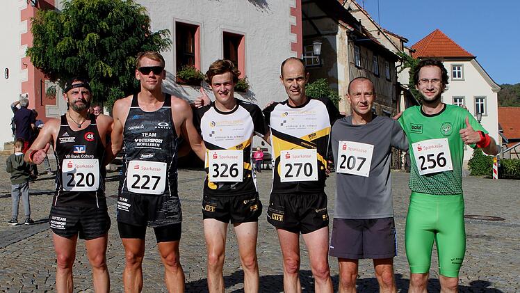 Die Sieger des Abt-Degen-Laufes über elf Kilometer in der Reihenfolge des Zieleinlaufes, von links: Alexander Finsel, Christian Gründel, Benedikt Pfuhlmann, Uli Pfuhlmann, Lokalmatador Berthold Bedenk, Christopher Lippold Fotos: Günther Geiling