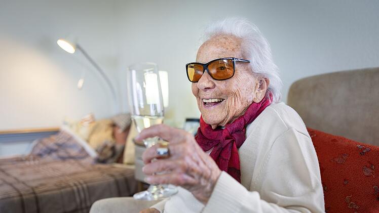 Friedel blickt in der ZDF-Reportage "100 Jahre Leben: Was wirklich z&auml;hlt" auf ihr 106-j&auml;hriges Leben zur&uuml;ck.