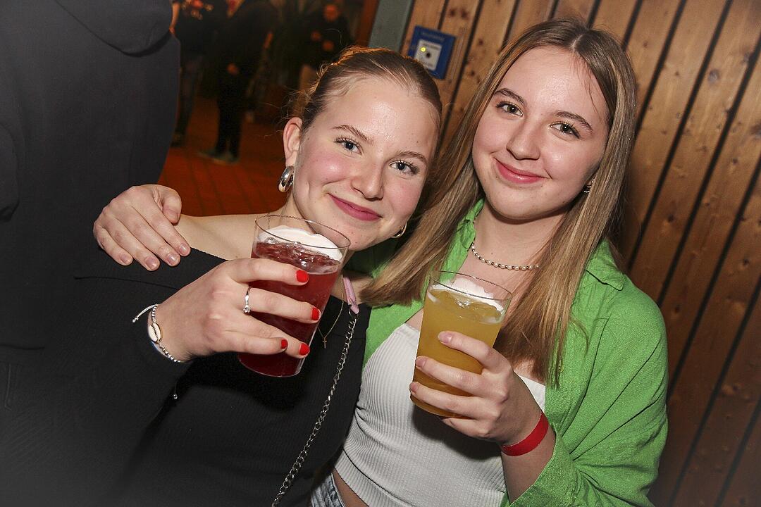 Mit vielen Party-Songs der 80er & 90er und Rock-Pop Klassikern