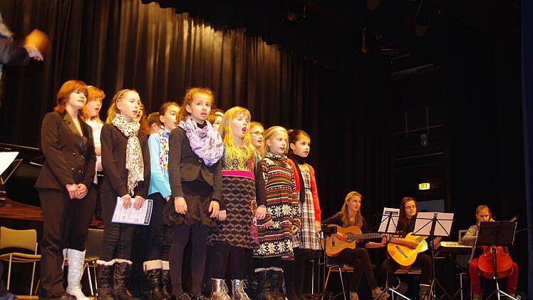 Das Kinder- und Jugendensemble unter Leitung von Daniela Pfaff-Lapins sang "Can you see the star?"