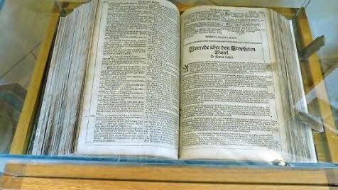 Die Familienbibel der Geschwister Teufel