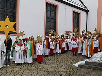 Sternsinger bei der Aussendung in Obertrubach  Foto: Franz Galster