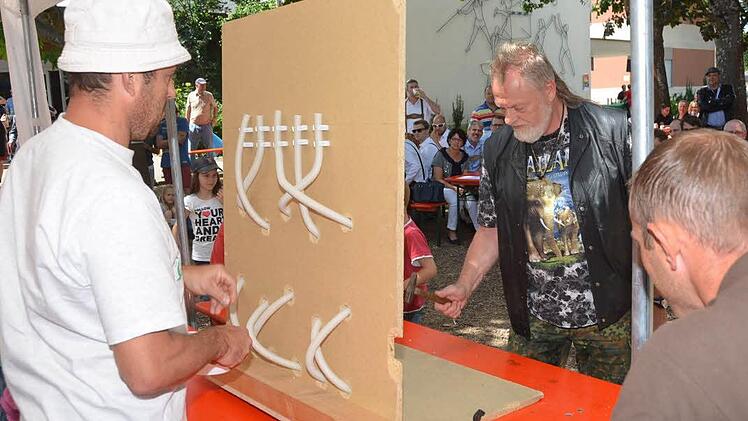 Der Jahrmarkt beim Stiftungsfest des Rauchclubs. Fotos: Peter Rauch