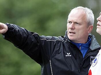 Trainer Heiner Dumpert (l.) kann auf eine eingespielte Truppe zur&uuml;ckgreifen.  Foto: sportpress
