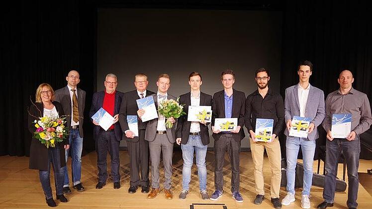 Die Teilnehmer des Fachbereichs Metalltechnik der Berufsschule führten 2017 ein Elektrotechnik-Projekt auf Zypern durch. Hierfür erhielten sie nun die begehrten Zertifikate.Heike Schülein