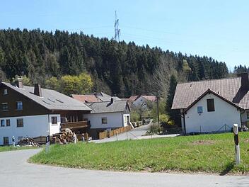 Im Gemeindeteil Büttnerszeche bei Reitsch weist der Boden Altlasten auf. Das macht treibt die Kosten für den Kanalanschluss in die Höhe.