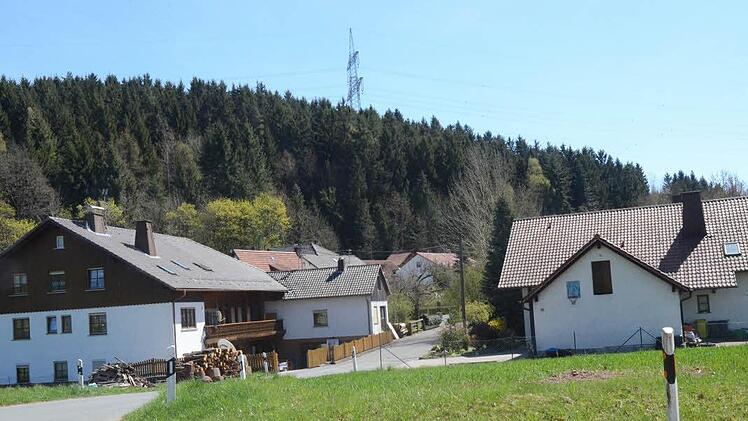 Im Gemeindeteil Büttnerszeche bei Reitsch weist der Boden Altlasten auf. Das macht treibt die Kosten für den Kanalanschluss in die Höhe.