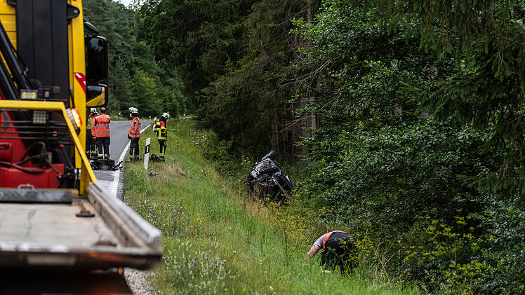 Auto ger&auml;t auf Gegenfahrbahn: drei Verletzte