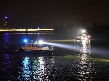 PKW f&auml;hrt in den Rhein - eine Person lebensgef&auml;hrlich verletzt