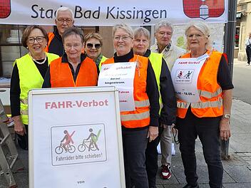 Der Seniorenbeirat vor Ort mit (von links) Karin Renner, Hermann-Josef Dresbach, Maria Therese Rottmann, Barbara Thiele, Maria Johannh&ouml;rster, Gudrun Kreider, Ulrike Berner und Heidi Kessner. Theresia Beier
