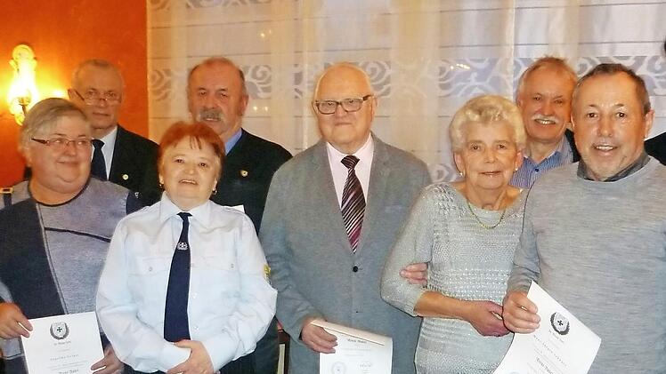 Bei den Ehrungen (von links): Angelika Geiger, Kreisvorsitzender Reinhard Schülein, Barbara Fiedler, Herbert Doppel, Ottmar Bärenz, Irmtraud Gäßlein, Leonhard Tremel und Hans-Jürgen Schwarz  Fotos: privat