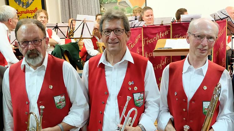 NBMB-Ehrungen für 50 Jahre: (von links) Erich Thain, Thomas Schmitt, Oskar Bretscher. Foto: Philipp Bauernschubert