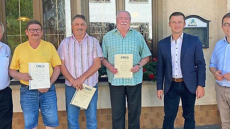 Im Bild von rechts stellvertretender Kreisvorsitzender Jens Korn, Bürgermeister Stefan Heinlein, Ehrenvorsitzenderr Reinhard Horn, Harald Konrad, Ralf Konrad und Altbürgermeister Georg Konrad