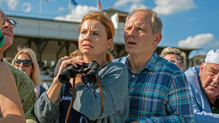 Beate (Annette Frier) und Joachim (Michael Lott) machen sich große Sorgen um ihre herzkranke Tochter Jana.