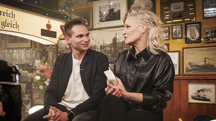 Gute Laune und spitze Seitenhiebe gegen die Politiker. Polit-Comedian Fabian K&ouml;ster sorgte als Gast bei Ina M&uuml;ller in "Inas Nacht" f&uuml;r etliche Lacher.