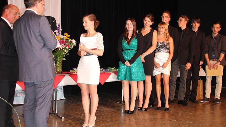 Die Kursbesten: Sophie Stadter, Hannah Lang, Johanna Hojer, Ramona Baiersdorfer, Jonas Flachsenberger, Hannes Mittelberger, Jonas Reblitz und Fredi Gnannt (im Bild von links).