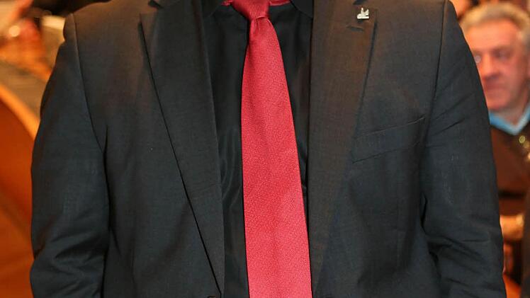 SPD-Fraktionschef Wolfgang Metzner beim Blick auf die Leinwand.