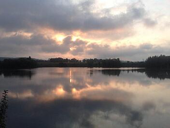Sonnenaufgang an der alten Tongrube - ob es noch so idyllisch ist, wenn dort eine Hochspannungsleitung verläuft? Foto: Oliver Schmidt