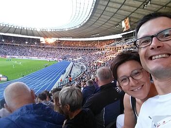 Christoph Franke war mit seiner Frau Silivia am Wochenende im Berliner Olympiastadion und erlebte die Wettkämpfe bei den Europameisterschaften hautnah mit. Der 40-jährige Rödentaler war von der Stimmung und dem Flair in der Hauptstadt absolut begeistert: "Das war Gänsehaut pur", so der erfolgreiche Leichtathlet des LAV Neustadt. Foto: privat