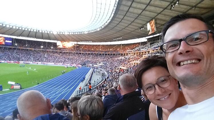 Christoph Franke war mit seiner Frau Silivia am Wochenende im Berliner Olympiastadion und erlebte die Wettkämpfe bei den Europameisterschaften hautnah mit. Der 40-jährige Rödentaler war von der Stimmung und dem Flair in der Hauptstadt absolut begeistert: "Das war Gänsehaut pur", so der erfolgreiche Leichtathlet des LAV Neustadt. Foto: privat