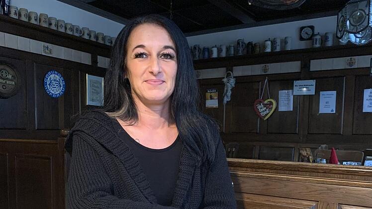 Jessika Wilms im leeren "Henneberger Haus"
