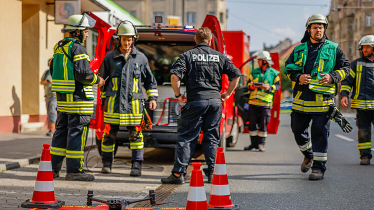 Starke Rauchentwicklung beim Brand einer Lagerhalle in Fürth